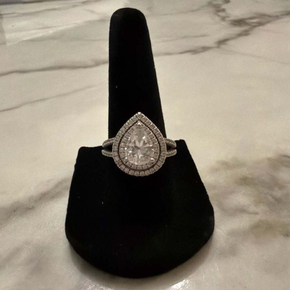 Jeulia S925 Sterling Silver Pear Cut Double Halo Split Shank Ring Size 7 CZ
